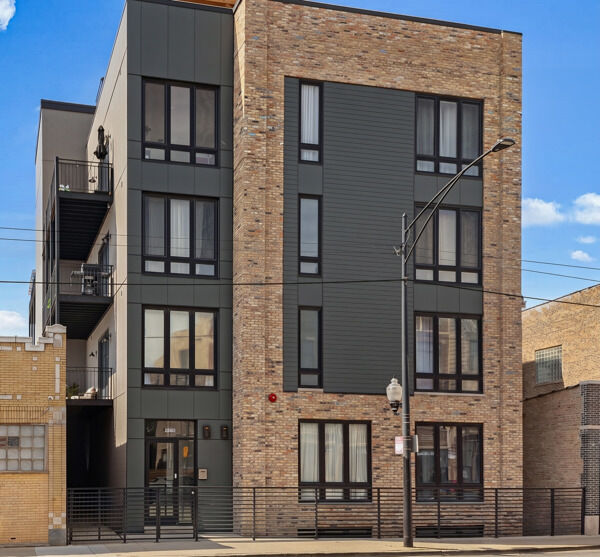 Property Photo: 2135 W Cermak Road 3S IL 60608
