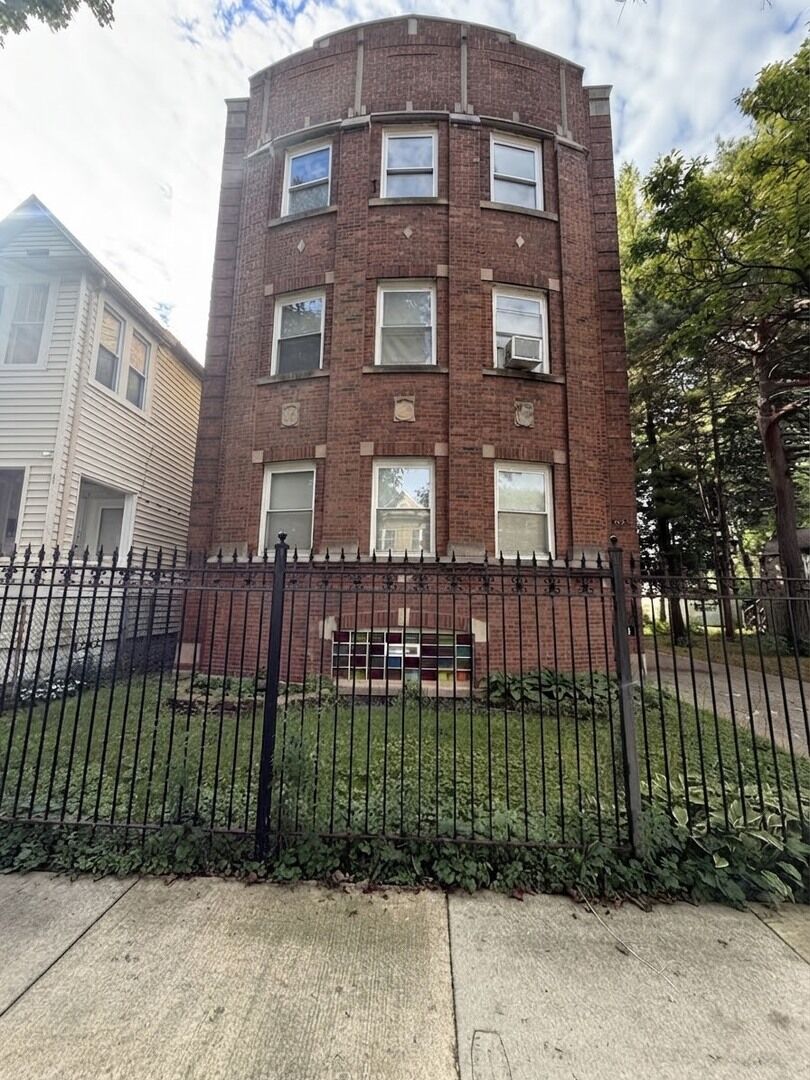 Property Photo:  1133 E 81st Place 3  IL 60619 