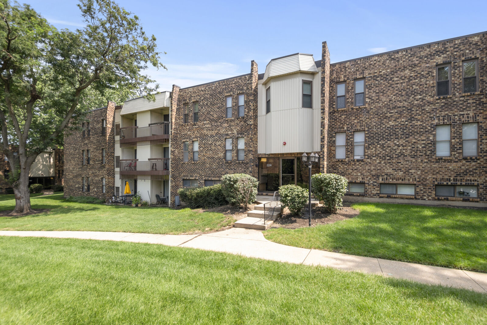 Property Photo: 2210 Country Club Drive 2 IL 60517