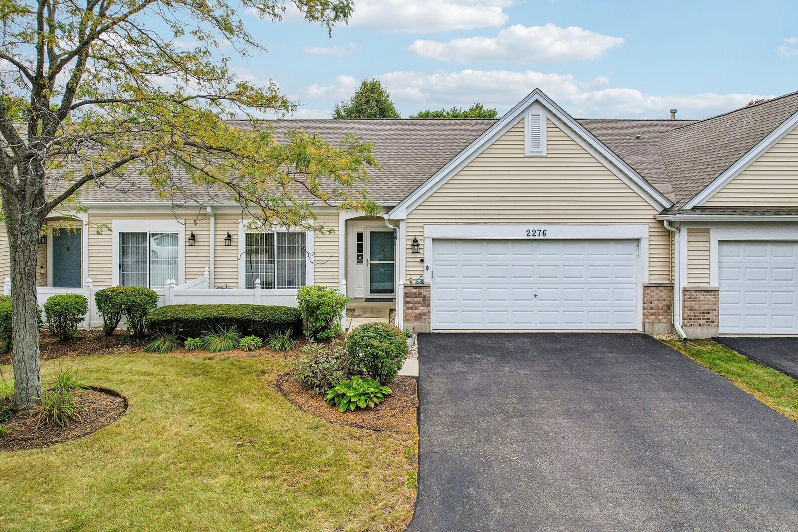 Property Photo:  2276 Ashbrook Lane  IL 60030 