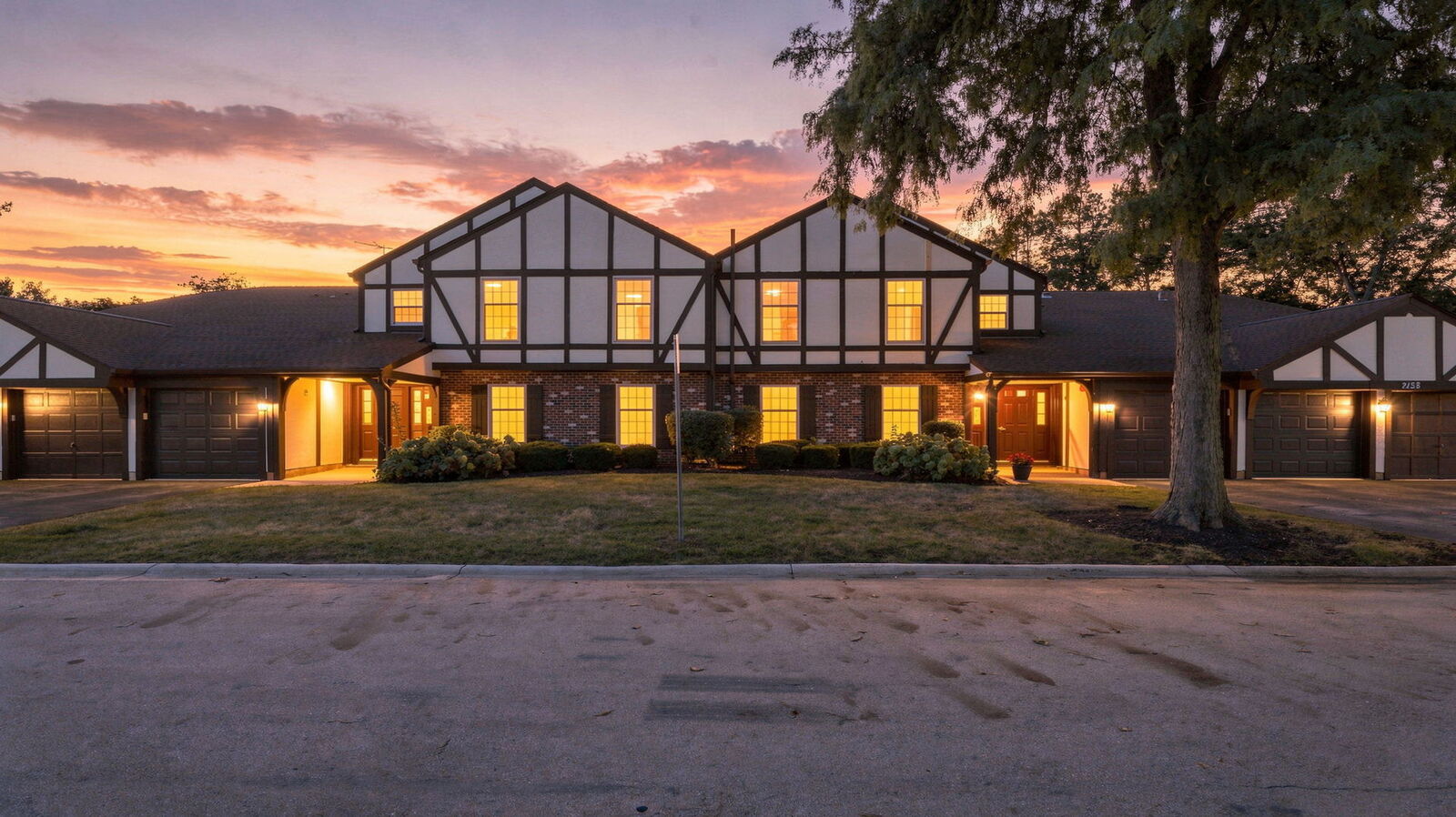Property Photo:  2158 Lancaster Circle 101C  IL 60565 