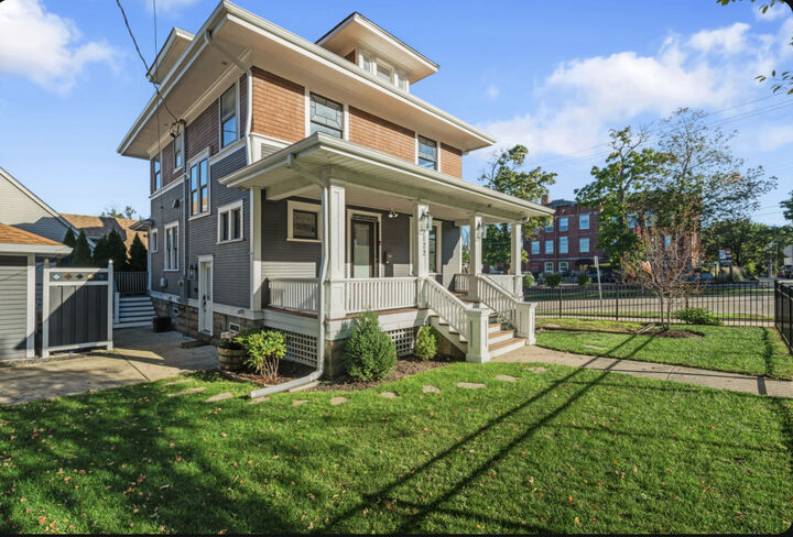 Property Photo:  122 S 5th Street  IL 60174 