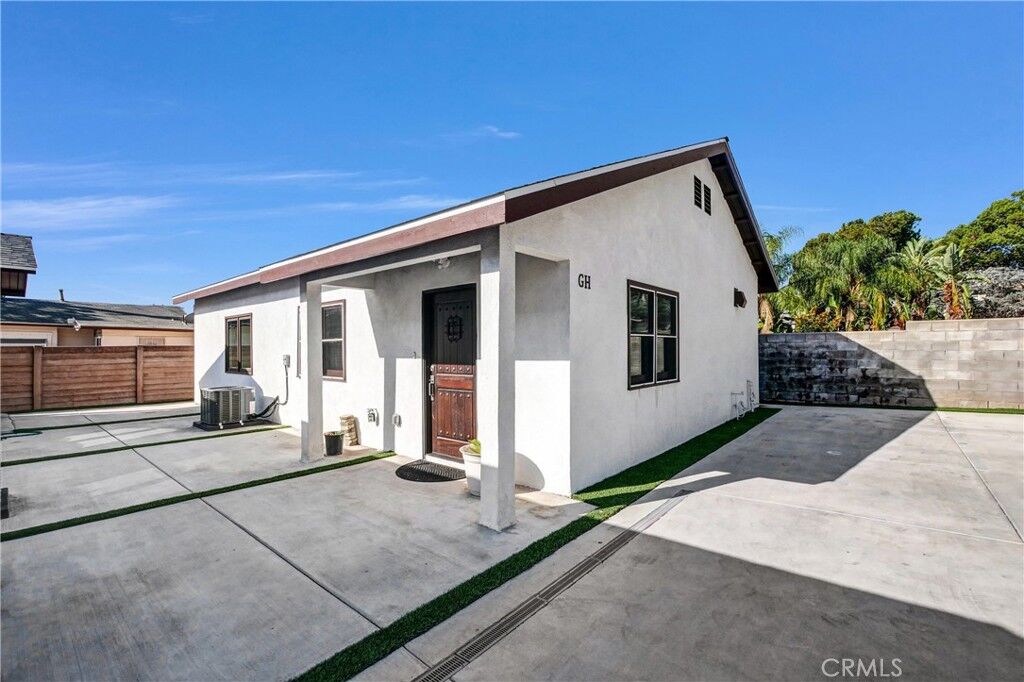 Property Photo: 696 E 9th C CA 91786