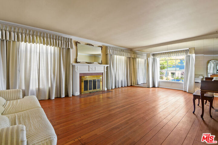 Property Photo: 4917 Orinda Avenue CA 90043