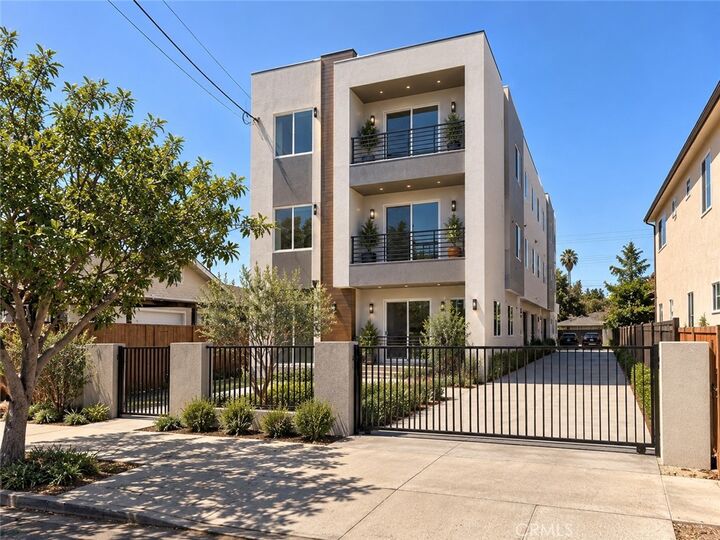 Property Photo: 11110 Avalon CA 90061