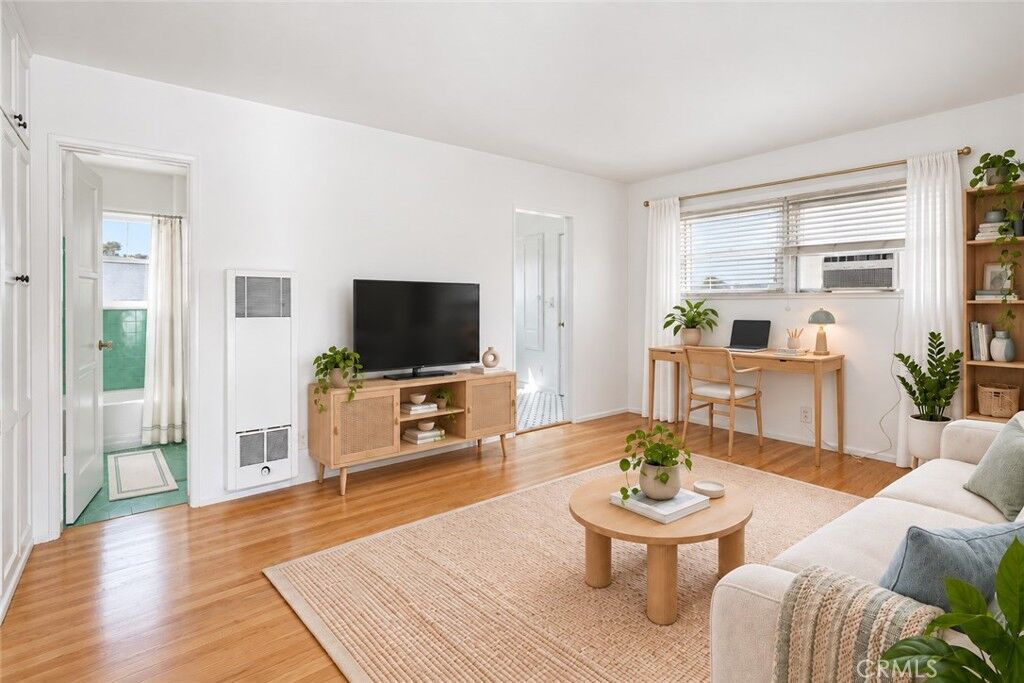 Property Photo:  1126 Chelsea Avenue A  CA 90403 