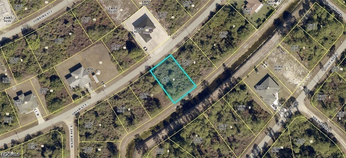 Property Photo:  944 Green Street E  FL 33974 