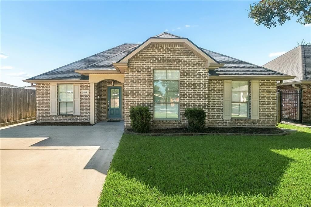 Property Photo:  819 N Atlanta Street  LA 70003 