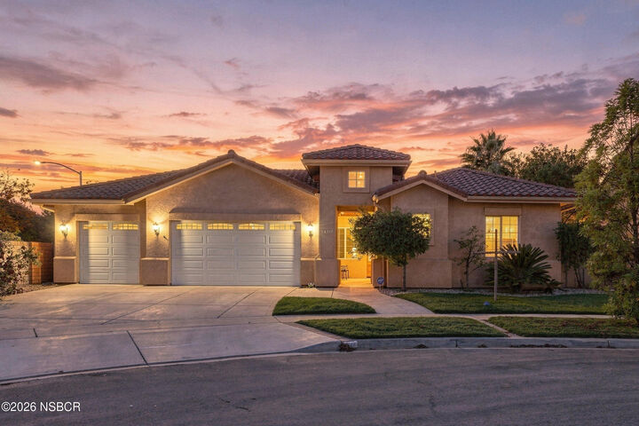 Property Photo: 1402 Bunch Court CA 93458