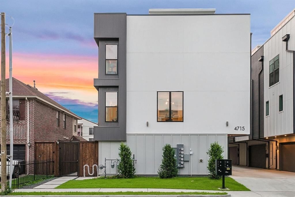 Property Photo: 4715 Manett Street 103 TX 75204