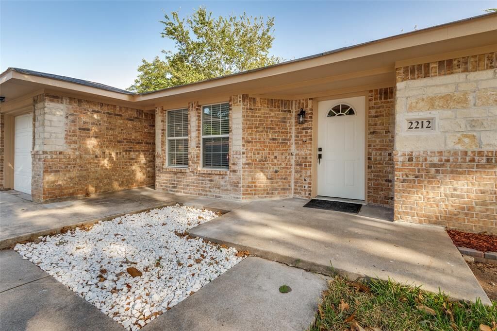 Property Photo:  2212 Piedmont Street  TX 75061 