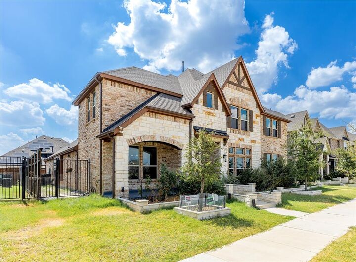 Property Photo: 11811 Great Trail TX 75035
