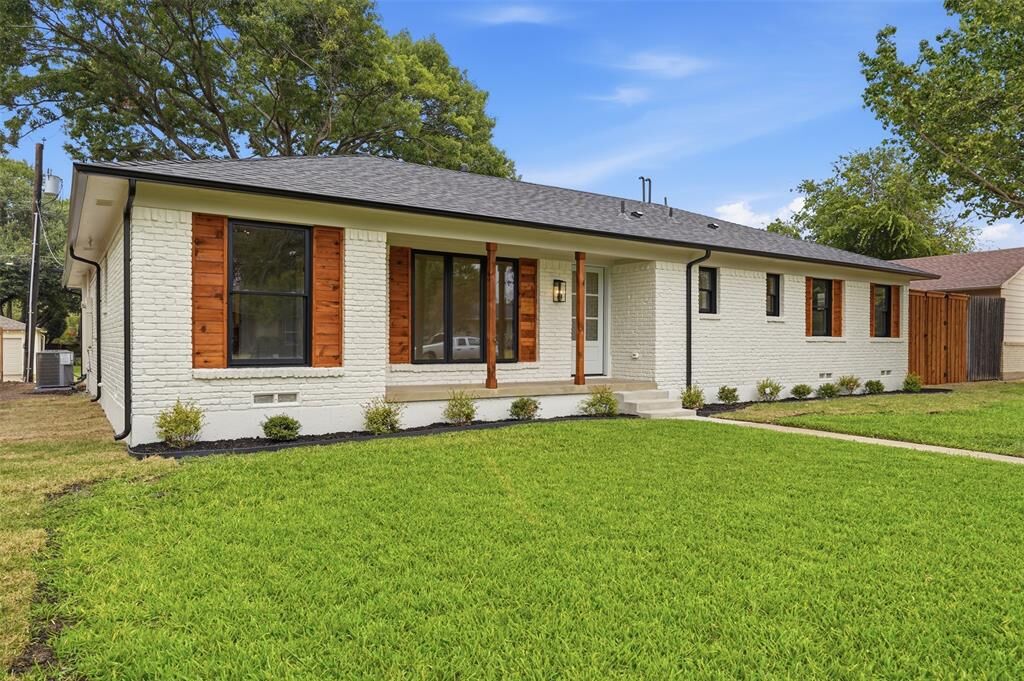 Property Photo: 604 Twilight Trail TX 75080