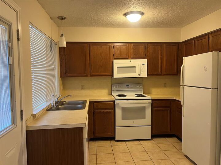 Property Photo: 803 Bluebonnet Drive C TX 76248