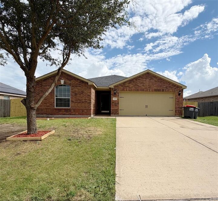 Property Photo: 225 Meadow Ridge Drive TX 75409