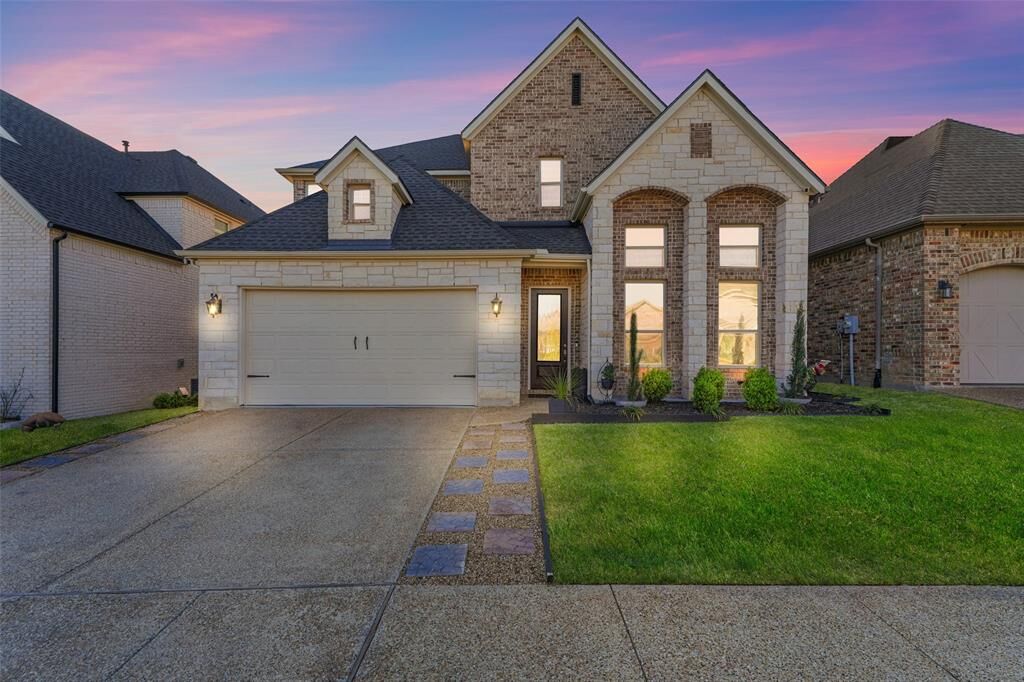 Property Photo: 1705 Prestwick Lane TX 75119