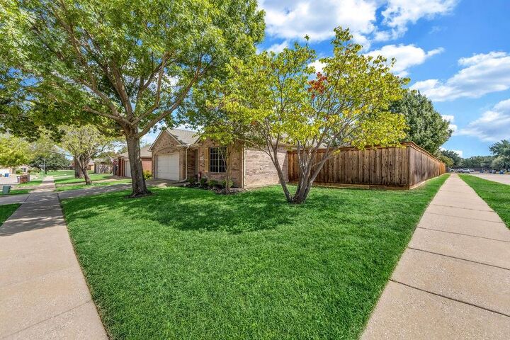 Property Photo: 1320 Periwinkle Drive TX 75098