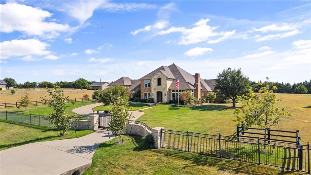 Property Photo:  2705 Rolling Meadows Drive  TX 75087 
