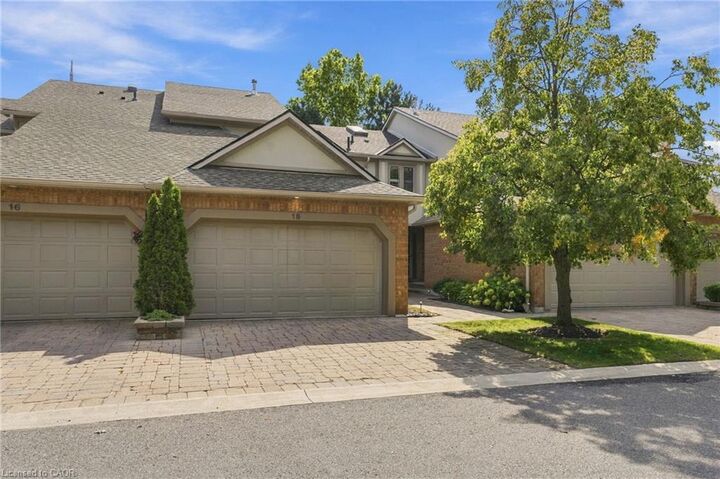 Property Photo:  1724 The Chase 15  ON L5M 4P2 