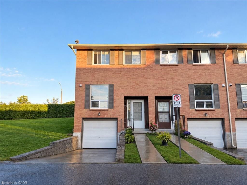 Property Photo: 66 Summercrest Drive 18 ON L8K 6G6