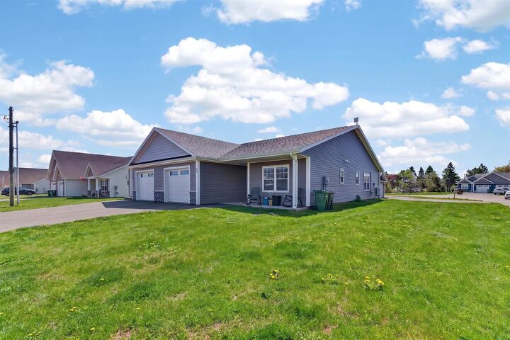 Property Photo:  32 Ellis Avenue  PE C1N 4J3 