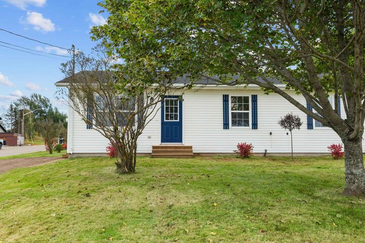 Property Photo: 16 Kingston Road PE C0A 1H8