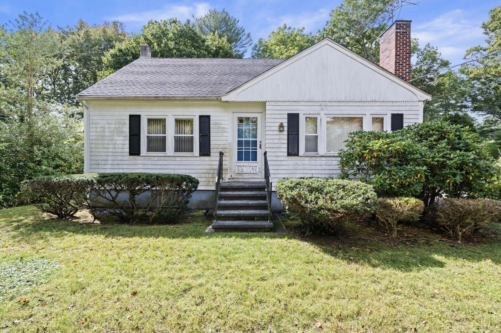 Property Photo:  43 Lawrence St  MA 01887 