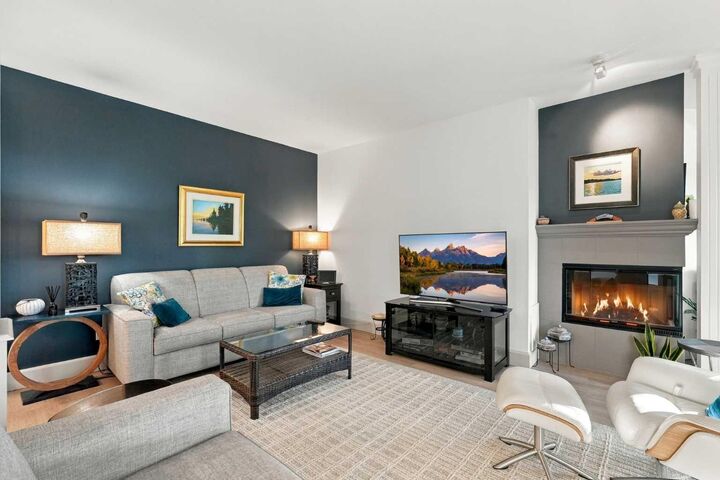 Property Photo:  1450 Memorial Drive NW 1  AB T2N 3E5 