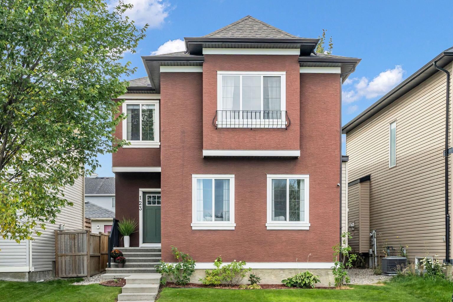 Property Photo:  123 Elgin Meadows Way SE  AB T2Z 0G2 