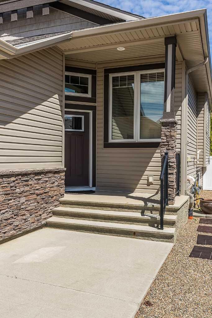 Property Photo:  604 Vista Drive SE  AB T1B 0N1 