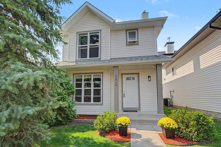 Property Photo:  172 Coverton Circle NE  AB T3K 4R6 