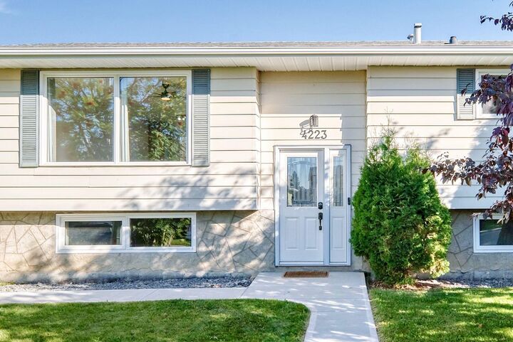 Property Photo:  4223 40 Avenue  AB T7Z 1J7 