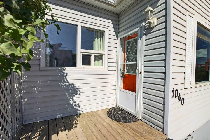 Property Photo:  1040 19 Avenue SE  AB T2G 1M2 