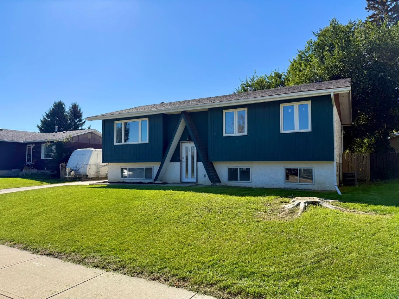 Property Photo: 921 Ellis Crescent SE AB T1V 1J1