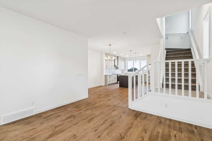 Property Photo:  69 Bluerock Hill SW  AB T2Y 0V7 