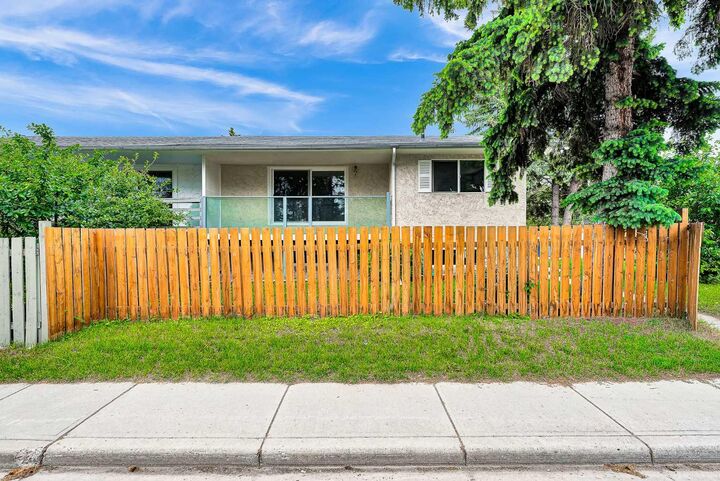 Property Photo:  3820 14 Avenue SE  AB T2A 0K3 