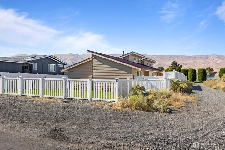 Property Photo:  210 SW Pear Place  WA 99349 