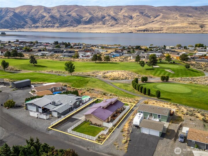 Property Photo: 210 SW Pear Place WA 99349