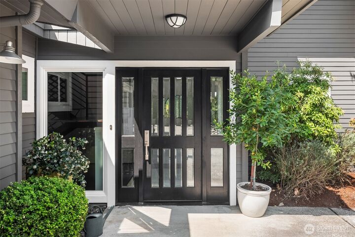 Property Photo:  4600  92nd Avenue NE  WA 98004 