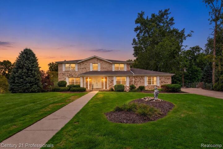 Property Photo:  6075 Quaker Lane  MI 48094 