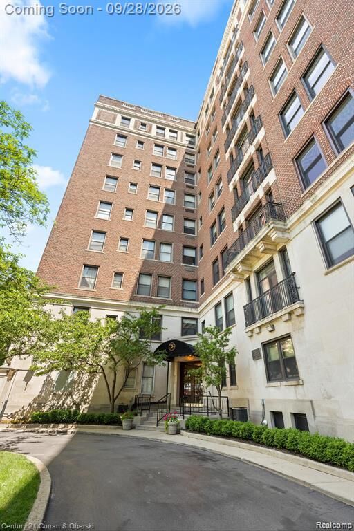 Property Photo: 2900 E Jefferson Avenue D501 MI 48207