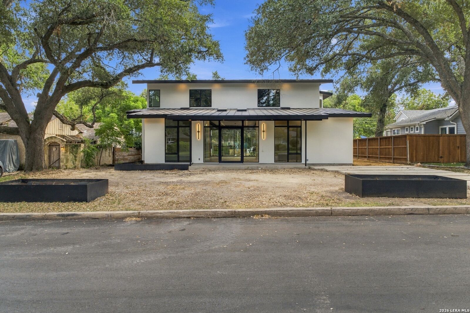 Property Photo:  164 E Oakview Pl  TX 78209 