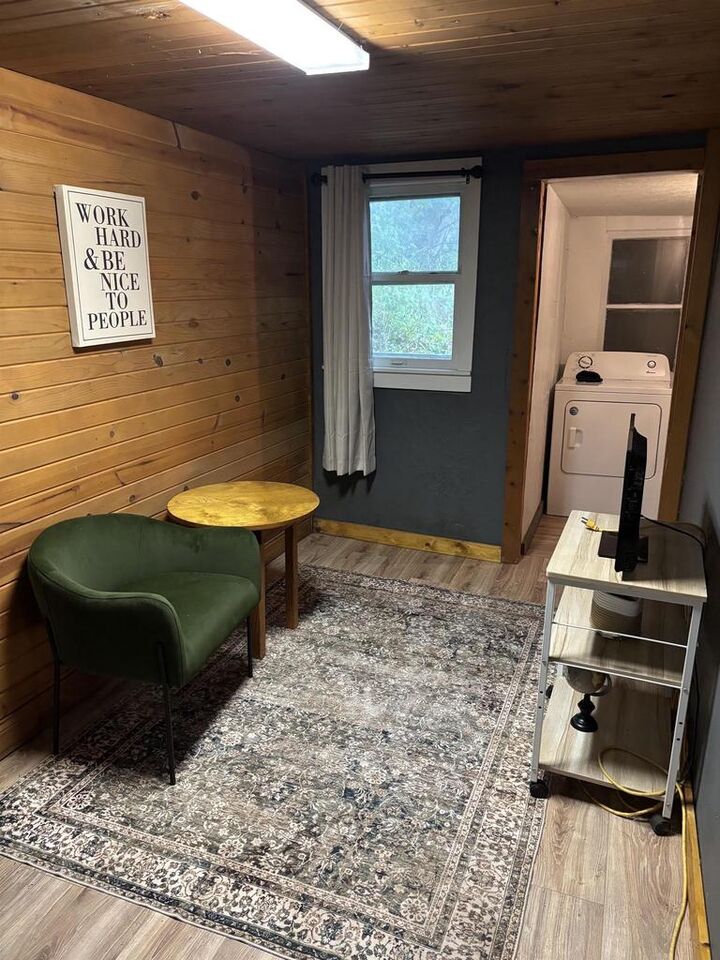 Property Photo:  613 C Street  IA 52157 