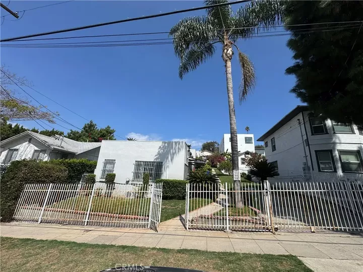 Property Photo:  2111 Aaron Street  CA 90026 