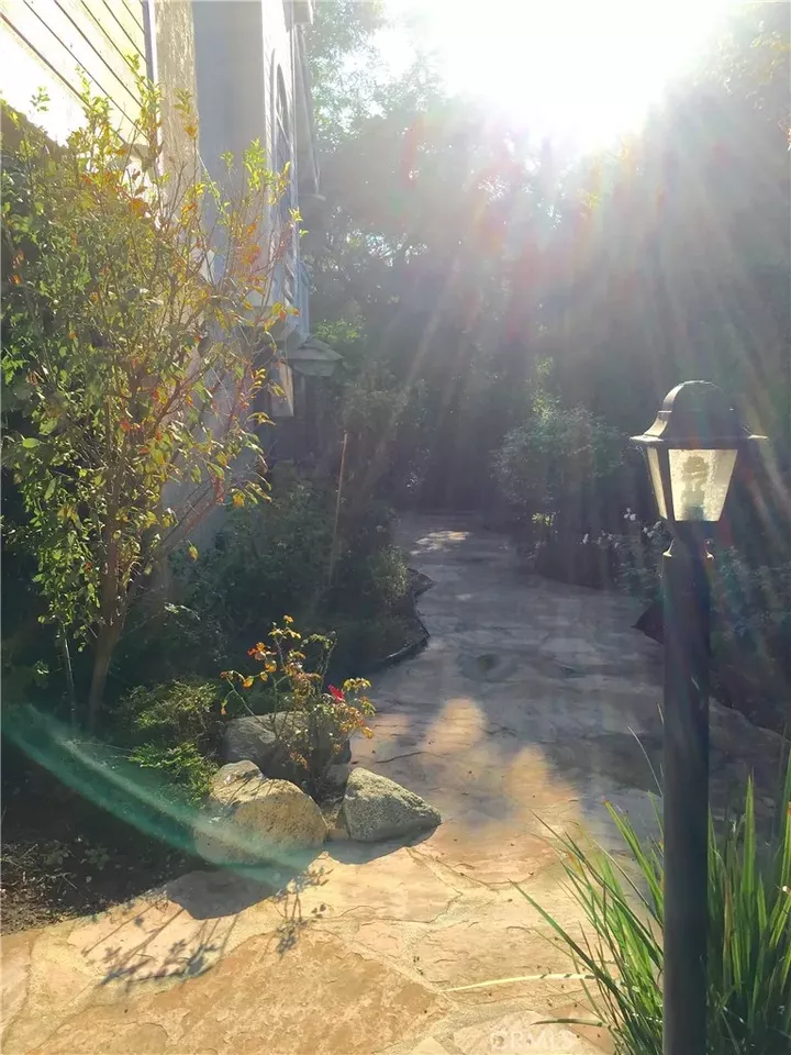 Property Photo:  689 W Sierra Madre  CA 91024 