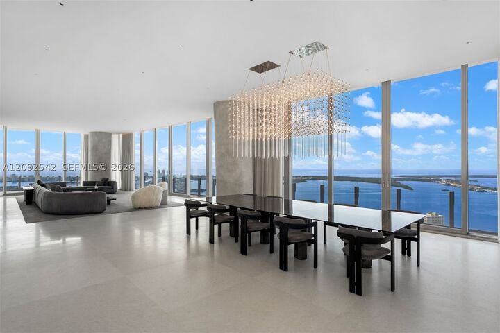 Property Photo:  300 Biscayne Boulevard Way 5801C  FL 33131 