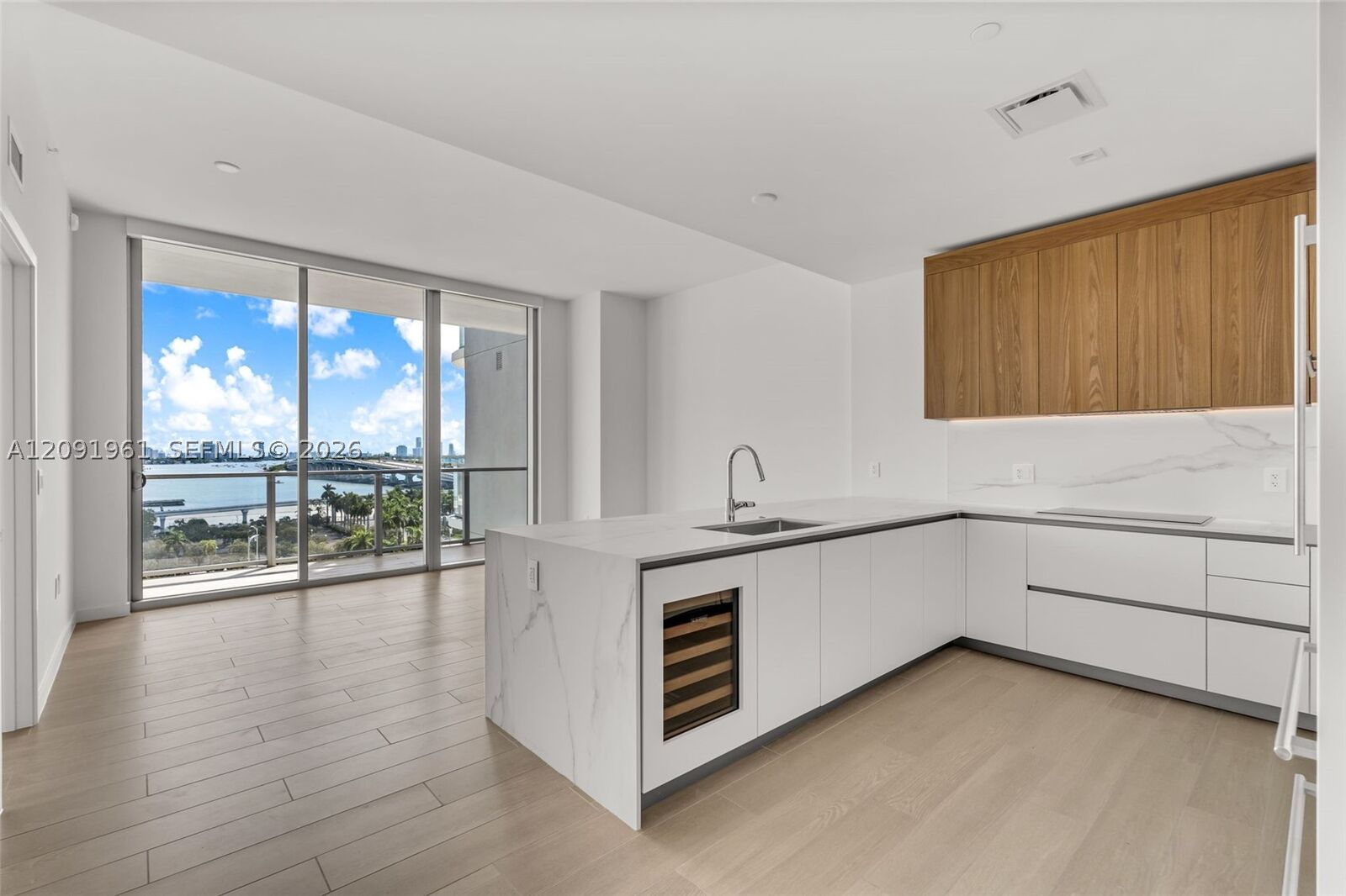 Property Photo:  