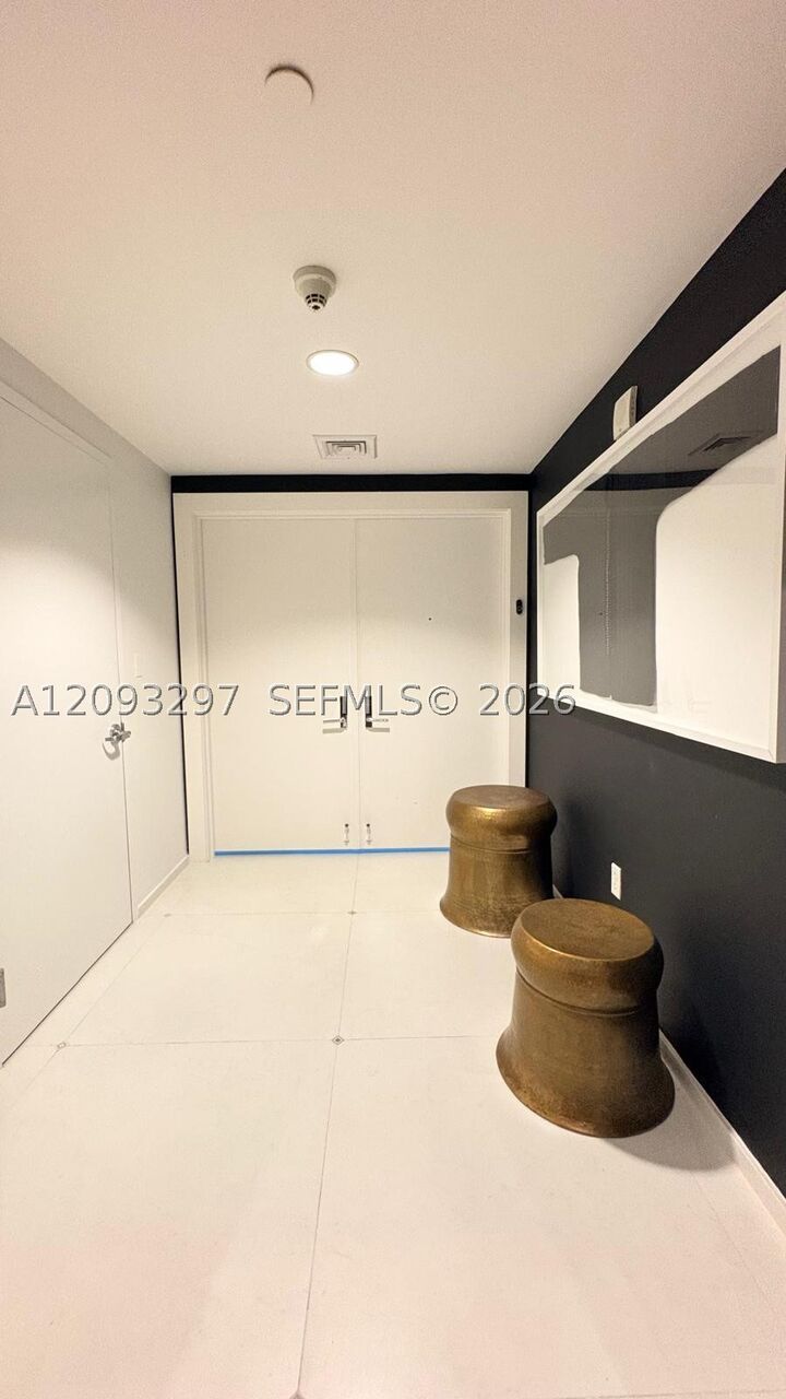 Property Photo:  900 Biscayne Blvd 2702  FL 33132 
