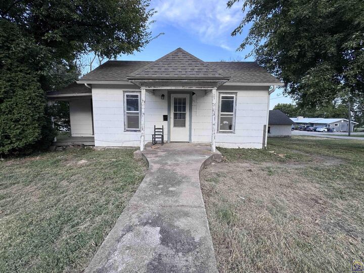 Property Photo: 202 N Osage St KS 66060