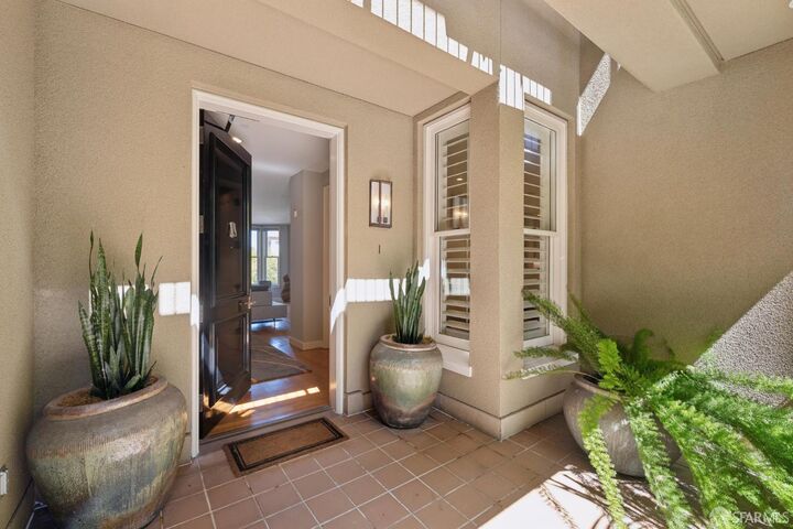 Property Photo: 955 Green Street 1 CA 94133
